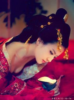 Geisha #FashionSerendipity #fashion #style #designer Fashion and Designer Style History Fashion, Japanese Women, Asian Style, Mulan, Asian Fashion