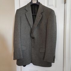 Excellent Pre-Owned Condition. There Is A Mark On The Interior Lining Of The Blazer ( See Last Picture). Please Examine Photos Closely For Approximate Measurements And Details. This Is A Ventless Fully Lined Jacket. Color Is Tweed Olive Green. Classic Tweed Suits With Pockets, Tweed Long Sleeve Blazer For Semi-formal Occasions, Long Sleeve Tweed Blazer For Semi-formal Occasions, Semi-formal Long Sleeve Tweed Blazer, Semi-formal Long Sleeve Tweed Suits, Classic Tweed Sport Coat For Business Casual, Classic Long Sleeve Tweed Blazer, Classic Tailored Long Sleeve Tweed Jacket, Tweed Sport Coat With Pockets For Semi-formal Occasions