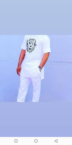 White African kaftan with black flocks design Casual White Short Sleeve Kaftan, Traditional Black Cotton Agbada, Kaftan For Men, African Men Clothing, African Kaftan, Dashiki Dress, Ethnic Outfits, African Men, Mens Costumes