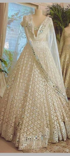 Casual Lehenga Choli, Fluffy Lehenga, Shiny Lehenga, Mirror Lengha, Most Beautiful Lehenga, Pretty Lehengas, Mirror Dresses, Mirror Work Fabric, Shaadi Outfits