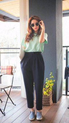 Casual Malling Outfit, Style Nanda, Celana Jogger Wanita, Mode Ulzzang, Korean Fashion Outfits, Casual College Outfits