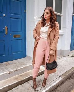 @Gracesurguy in the classic camel belted trench coat - ultra stylish and a coat for every season #CamelCoat #WomensCoats #WomensFashion #womensstyle #Styleinspo 90s Womens Fashion Hip Hop, Fashion Dresses Online, Camel Coat, Bank Holiday, Dress Code