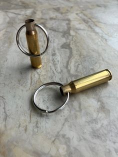 Keyrings made from .308 brass. Bullet Shell Jewelry, Shotgun Shell Crafts, Bullet Casing Jewelry, Bullet Crafts, Bullet Art, Bullet Shell, Wire Jewelery, Scrap Art, Bullet Casing