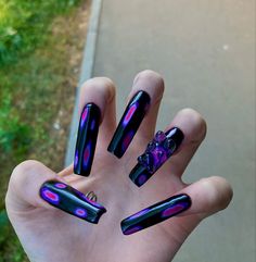 Edgy Purple Nails, Law Nails, Black And Purple Nails, Nails Gothic, Dark Purple Nails, Skull Nails, Crazy Nails, Dark Nails, Eye Makeup Art