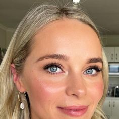 Bridesmaid Makeup Blue Eyes, Bridesmaid Makeup Natural, Wedding Makeup Blonde, Australian Makeup, Simple Bridal Makeup, Bride Makeup Natural, Soft Bridal Makeup, Wedding Makeup For Blue Eyes, Wedding Makeup Blue