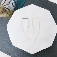 --I WILL BE ON MATERNITY BREAK FROM 3/21 TO 5/17. All items will not ship till after MAY 17TH. Thank you. **FREE SHIPPING ON DOMESTIC ORDERS OVER $35 Due to high volume of orders...production time is currently 2-4 DAYS!! * DETAILS * Angle threader earrings. Sterling silver, Gold filled, or Rose gold filled This listing is for a pair of earrings. Handmade in WA. **These are perfect for individuals with nickel allergies! No nickel allergic reaction or chipping! * HOW IT'S MADE * I hand file each e Silver Mountain Ring, Simple Gold Earrings, Ear Threader, Arch Earrings, Mountain Jewelry, Nickel Allergy, Earrings Everyday, Earrings Simple, Earrings Dainty