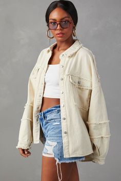 All Styles may take up to 14 days to deliver to your address. This denim jacket is stylish enough to complete your fall outfit The exposed-seam design paired with frayed details brings a vintage touch The flap pockets with chic beads are both practical and decorative Goes well with a top, pants, or jeans for a trendy look Size Chart (CM) Sizes Bust Hem_Width Shoulder Sleeve_Length Length Relax Relax Relax Relax Relax S 108 112 65.5 44.5 70 M 114 118 68.5 45 72 L 120 124 71.5 45.5 74 XL 128 132 7 Oversized Denim Shirt, Moda Denim, White Denim Jacket, Jean Jacket Women, Frayed Denim, Oversize Fashion, Turndown Collar, Jacket Buttons, White Denim