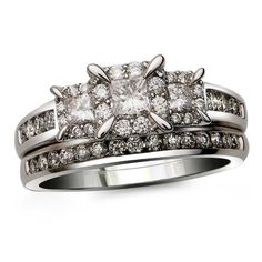 an engagement ring set with two princess cut diamonds on top and one round diamond in the middle