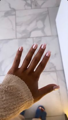 Elegant Nails Black Woman, Manicure Hands, Coral Nails With Design, Natural Nails Manicure, Nails Neutral, Natural Nail Designs, Fun Nail Colors, Subtle Nails, Gel Nails Diy