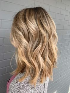 Blonds Balayage Honey, Honey And Blonde Highlights, Honey Blonde Hair Medium Length, Blonde Highlights Warm, Warm Blonde With Highlights, Warm Blonde Highlights Short Hair, Blonde Warm Hair, Warm Blond Highlight, Carmel Hair Color Honey Golden Blonde