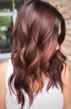 Red Balayage Hair, Beautiful Brown Hair, Red Hair With Highlights, Rambut Brunette, Gold Hair Colors, Hair Color Rose Gold, Dark Red Hair, Fall Hair Color For Brunettes, Hair Color Auburn