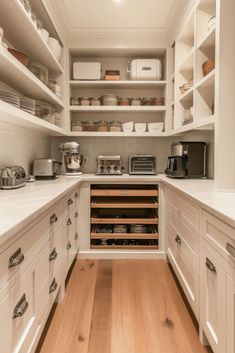 41 Butler’s Pantry Ideas That Combine Flair and Function Butlers Pantry Ideas Layout, Pantry Laundry Room Combo, Pantry Bar, Pantry Renovation, Creative Kitchen Ideas, Pardee Homes