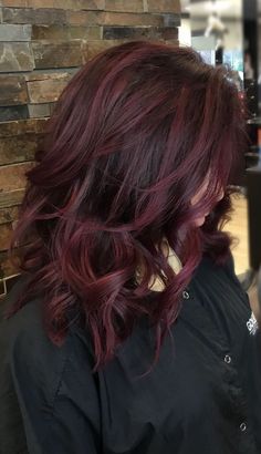 Dark Red Hair Dye, Pelo Color Borgoña, Pelo Color Vino, Dark Red Hair Color, Wine Red Hair, Wine Hair, Dyed Red Hair, Dark Red Hair