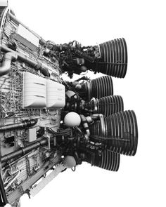 an airplane engine is shown in black and white