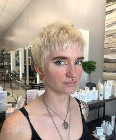 Haircut Edgy, Edgy Pixie Hairstyles, Bleached Blonde, Textured Pixie, Yoga Ideas, Curly Pixie Hairstyles, Dark Eyebrows, Short Spiked Hair, Textured Pixie Cut