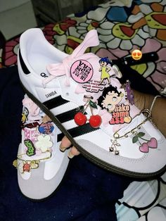 Pretty Sneakers, Adidas Sambas, Trendy Shoes Sneakers, Nike Fashion Shoes, Jordan Shoes Girls, Pretty Shoes Sneakers, Shoe Wishlist, Shoe Gallery, Girly Shoes