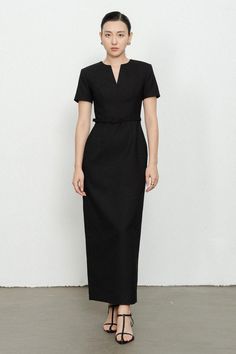 Crafted from a luxurious wool blend, this figure-flattering midi dress features short sleeves and a classic pencil cut for an elegant look. Its classic design is perfect for day-to-night wear and looks terrific with heels or flats. Elegant Black Dress Classy, Lawyer Dress, Bride Dress Simple, Black Dresses Classy, Mean Blvd, Office Outfits Women, Pencil Skirt Dress, Elegant Dresses Classy, Chiffon Midi Dress