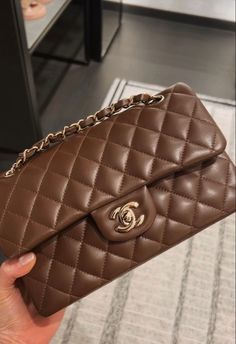 Chanel Jumbo Outfit, Chanel Jumbo, Fashion Shoes Heels, Women's Bags By Style, Handbag Heaven, Brown Bag