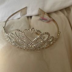 Disney Tiara New Diamond Tiara Very Cute For Girls From 3 -12 Free Plastic Tiara, Elsa Headband, Princess Braid, Disney Hair Bows, Disney Princess Hairstyles, Frozen Hair, Disney Minnie Mouse Ears, Purple Fairy, Disney Headbands