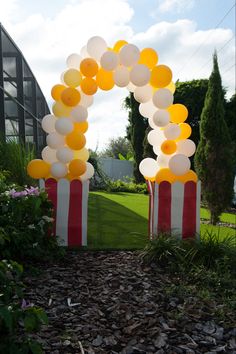 an arch made out of balloons in front of a building