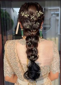 Braid Hairstyles For Engagement, Braided Hairstyles For Traditional Wear, Long Hair Styles Traditional, Braided Hairstyles Traditional, Bridesmaid Hairstyles For Saree, Bridesmaid Hairstyle Indian, Fishtail Braid For Wedding, Mehndi Hairstyles Braids, Flowers For Hairstyles Indian