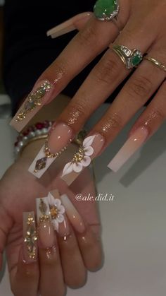 Extra Acrylic Nails Designs, Extra Acrylic Nails, Beige Nails Design, Latina Nails, Flamingo Nails, Gold Quince, Nails Design With Rhinestones, Long Acrylic Nails Coffin