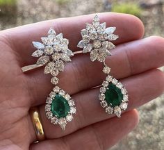 Emerald And Diamond Earrings, Diamond Pendants Designs, Pearl Jewelry Design, Jewelry Set Design, Baguette Diamonds, Big Earrings, Pendant Design, Diamond Design