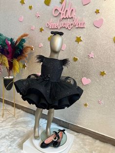 This gorgeous black tulle dress will make your little princess shine in every special moment. This dress, which is the symbol of elegance and elegance, is adorned with the magic of black color and reflects a special design in every detail. Ideal for achieving a dazzling look on special occasions and parties, this dress brings movement and lightness with its black tulle adds. A perfect choice for your baby's 1st birthday party, Halloween or a special event, this dress will turn your little prince Tulle Dress Black, 1st Birthday Dress, Toddler Birthday Dress, Black Tulle Dress, Tulle Cape, Black Toddler, 1st Birthday Dresses, Toddler Party Dress, Toddler Parties