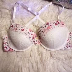 Very Sexy Laura Ashley Ultra Padded Push Up Bra. Beautiful Lace Design Covering 3/4 Of The Cup And A Sexy Pretty Pink And White Floral Pattern Going Up The Top Of The Cup. It's A Beautiful Design Tith The Lace Back Strap So The Straps Only Go Over The Shoulders, It's Fitted To Push Up And Squeeze Your Breasts Together To Show The Most Cleavage That I've Ever Seen A Bra Show It's Nwot And Is Sexy And Cute And You'll Feel Sexy And Your Man Will Wonder What You've Done Different, Because You'll Loo White Fitted Feminine Bra, Feminine White Bra For Spring, White Stretch Push-up Bra, White Push-up Bra For Summer, White Padded Bra For Spring, Feminine White Push-up Bra, Spring White Padded Bra, White Feminine Bra With Lined Body, Feminine White Bra With Lined Body