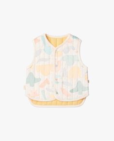 Add some layers without the weight in our ultra cute Reversible Quilted Vest. One side is the perfect bright neutral for any outfit, while the other side features our colourful Summer Fields pattern. It's the perfect way for your little daydreamer can express their creative style and artistic flair. Made from a unique blend of super soft cotton and Sorona®, this vest wicks away moisture and dries quickly, keeping your kiddo looking cool all day long.