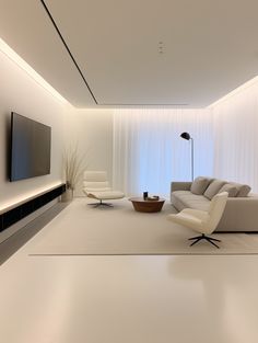 Secondly, choose simple and exquisite furniture,
Such as long black coffee table and light gray sofa,
Forming a color contrast, it is simple yet layered.
At the same time, large floor-to-ceiling windows are used to introduce natural light.
Let the indoor light be sufficient,
The space is more transparent. Simple Luxury Living Room, Contemporary Minimalist Living Room, Old Money Interior Design, Old Money Interior, Color In Interior Design, Gray Room, Stylish Room Decor, Furniture Selection, Minimalist Living Room Design