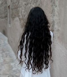 Long Curly Black Hair, Dark Curly Hair, Black Wavy Hair, Black Hair Aesthetic, Long Dark Hair, Black Curly Hair, Long Wavy Hair