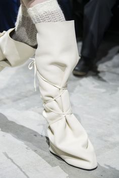 2019 Runway, Futuristic Fashion, Shoe Inspo, 2019 Fashion, White Boots, Mode Inspo, Sneakers Men Fashion, Crazy Shoes, Mode Inspiration