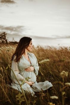 pregnant woman sitting down being so beautiful waiting for her baby to come, she can't wait to meet her baby, looking so peaceful, maternity photoshoot Boho Maternity Photos, Family Newborn Photography, Pregnancy Announcement Photoshoot, Maternity Wedding