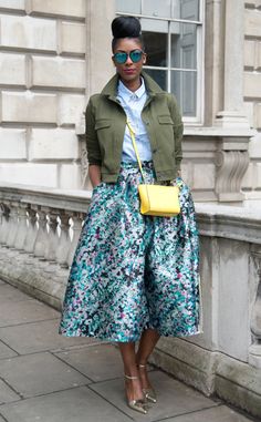 Marsha Campbell from Street Style spotted in #LKBennett #SocialSkirt and crossbody bag Yellow Purse, Tokyo Street Fashion, A Skirt, Cool Street Fashion, Girly Fashion, Print Skirt, Green Jacket, Fashion Pictures, Outfits Casuales