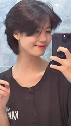 Short Wolfcut Asian Hair, Short Korean Wolfcut, Tomboy Wolfcut, Tomboy Haircut Girl, Asian Mullet Hairstyle Women, Two Block Wolfcut, Short Haircut Korean Style, Pixie Wolfcut