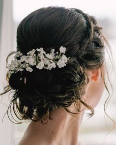 Mother Of The Bride (or Groom) Hairstyles ❤ mother of the bride hairstyles textured messy with flowers makemebridal #weddingforward #wedding #bride #motherofthebridehairstyles Beachy Wedding Hair, Flower Bun, Beachy Wedding, Wedding Bun Hairstyles, Romantic Curls, Updo Hairstyle