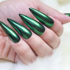 Green chrome press on nails Chrome Nail Powder, Green Nail, Stiletto Nails Designs, Mermaid Nails, Bling Acrylic Nails, Luxury Nails, Dream Nails