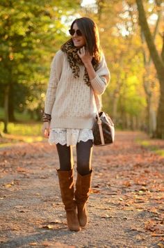 Bohemian Fall Outfits, Sweater Over Dress, Chique Outfit, Skirt Diy, Mode Boho, Tights And Boots, Looks Street Style, Outfit Trends, Chic Sweaters