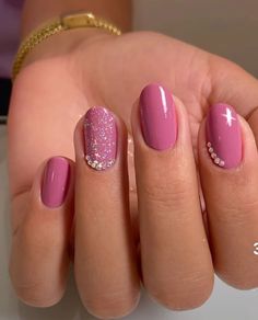 Spring Nails 2023 Gel Short Pink, Pink And Purple Short Nails, Spring Nails 2023 Gel Colors Pink, Summer Nails For Work, Simple Pink Nail Ideas, Pink Elegant Nails, Short Sparkly Nails, Purple Pink Nails, Nails Pink Purple