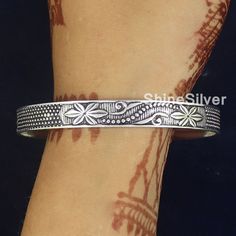 Silver Boho Bangles, Set Of 3 Bangles, Oxidized Silver Bangles, Set Of Bangles, West Indian Silver Bangles, Bangles for women, Gift For Her This is a great item to collect for all occasions. If you would like a number combination not listed please contact us. Sizes are as follows: ---------------------------------- To measure your hand for the bangle fold your fingers into your hand as though you were putting a bangle on and measure at the widest part. Please look at the photo of how to measure and don't hesitate to message us with fit questions. Product Detail: Qty : 3 Set Bangles Metal : 925 Sterling Silver Bangle Thickness:- 2 mm Bangle Width: 7 mm ( According to bangle size ) Write the Diameter: -------------------------------------------------- * X-Small - 2.25" diameter 7.5"circumfer Boho Bangles, Boho Bangle, Bangles For Women, Bangles Set, Sterling Silver Bangles, Bangle Set, Oxidized Silver, Silver Bangles, New Year Gifts