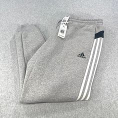 Elevate your activewear game with these stylish Adidas Multi Sport Jogger Pants in Men’s Size 2XL. Designed with a comfortable elastic waist and easy-care fabric, these pants are perfect for any season and any activity, whether you’re hitting the gym or going for a run outside. With water absorbent properties, these pants will keep you dry and comfortable during your workout. The gray color and white striped design, featuring the Adidas logo, make these pants a fashionable choice for any sports enthusiast. Featuring multiple pockets, these pants are both practical and stylish.