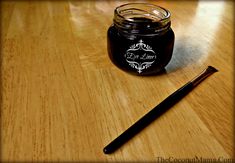 Homemade Non-Toxic Eye Liner | The Coconut Mama Homemade Eyeliner, Natural Recipes, Eyebrow Liner, Homemade Beauty, Beauty Diy, Make Beauty, Smokey Eyes