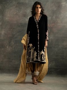 Suits Party Wear, Look Kimono, Nida Azwer, Maharani Designer Boutique, Zardozi Work, Formal Clothes, Shalwar Kameez