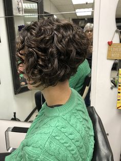 Angled Curly Bob Hairstyles, Stacked Bob Haircut Curly, Stacked Curly Bob Haircut, Curly Stacked Bob Haircut, Curly Hair Bob, Curly Stacked Bobs, Curly Inverted Bob, Curly Hair Dos, Curly Bobs