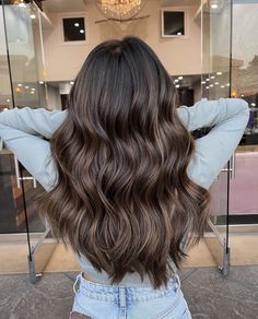 Highlights Brown Hair Balayage, Cold Hair, Formal Hairstyles For Long Hair, Cabello Hair, Brown Hair Looks, Brown Hair Inspo, Brunette Hair With Highlights, Colored Curly Hair, Brown Hair Balayage