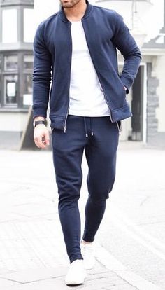 Blue Joggers Outfit, Athleisure Outfits Men, Mens Joggers Outfit, Sporty Outfits Men, Dapper Mens Fashion, Athleisure Men, White Sneakers Men, Athleisure Style, Vans Converse