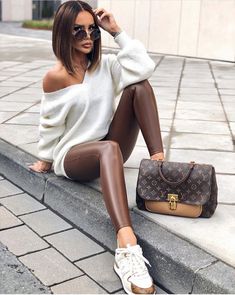 Leggings Outfit Casual, Leather Leggings Outfit, Look Legging, Legging Outfits, Fashion Blogger Style, Fashion Styling, Fall Fashion Outfits, Luxe Fashion, Winter Fashion Outfits