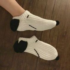 Snoopy Socks, Maglia Fair Isle, Mode Crochet, Snoopy Love, Crochet Socks, Peanuts Gang, Crochet Slippers, 가을 패션, Cute Crochet