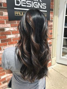 Natural sunkissed highlights for black hair Hair Braids Black, Sunkissed Highlights, Black Makeup Looks, Black Hair Balayage, Inspo Hair, Brown Hair Inspo, Black Hair With Highlights, Dark Hair With Highlights